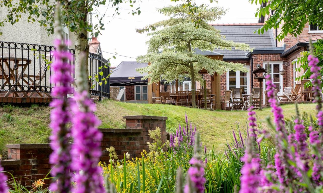 Mere Brook House Wirral Exterior photo