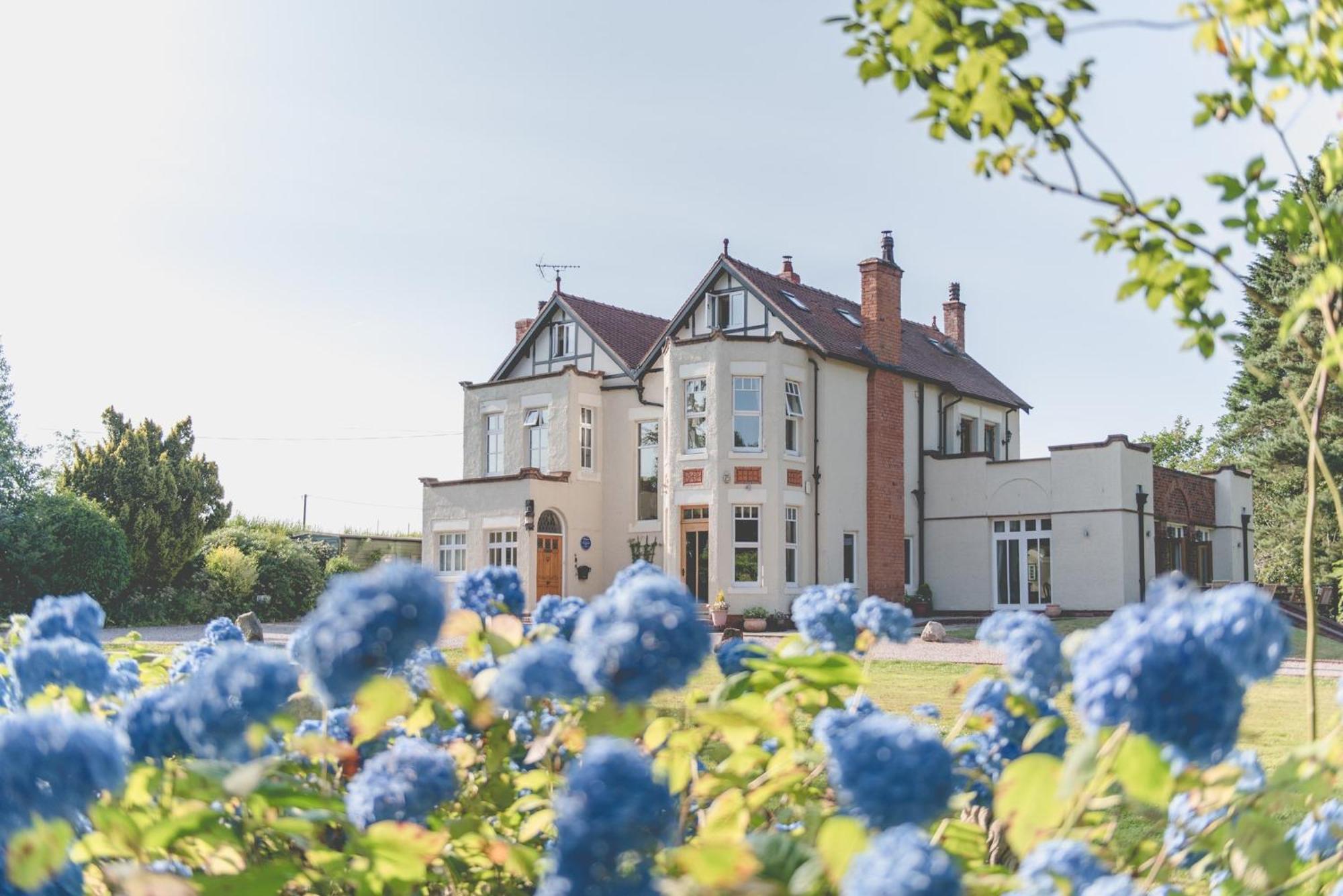 Mere Brook House Wirral Exterior photo